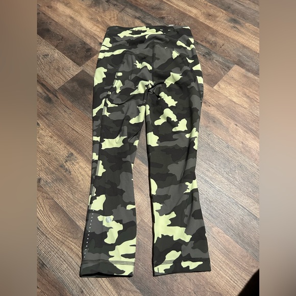 Lululemon Run Swift Speed with pockets 21” Green/Olive Camo Size 2 - Picture 1 of 3